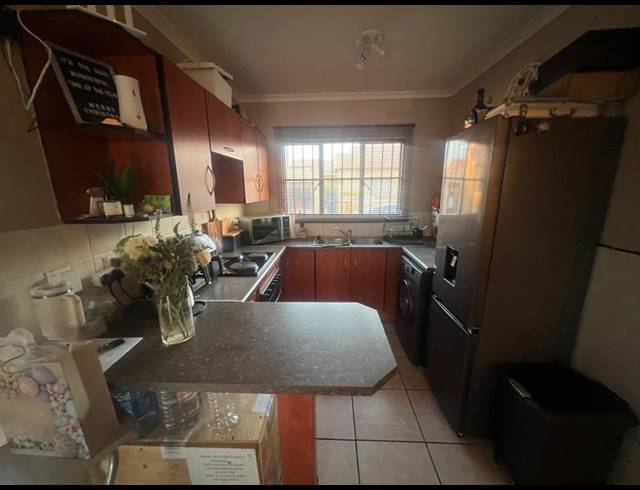 2 BEDROOM PROPERTY TO RENT IN GREENHILLS
